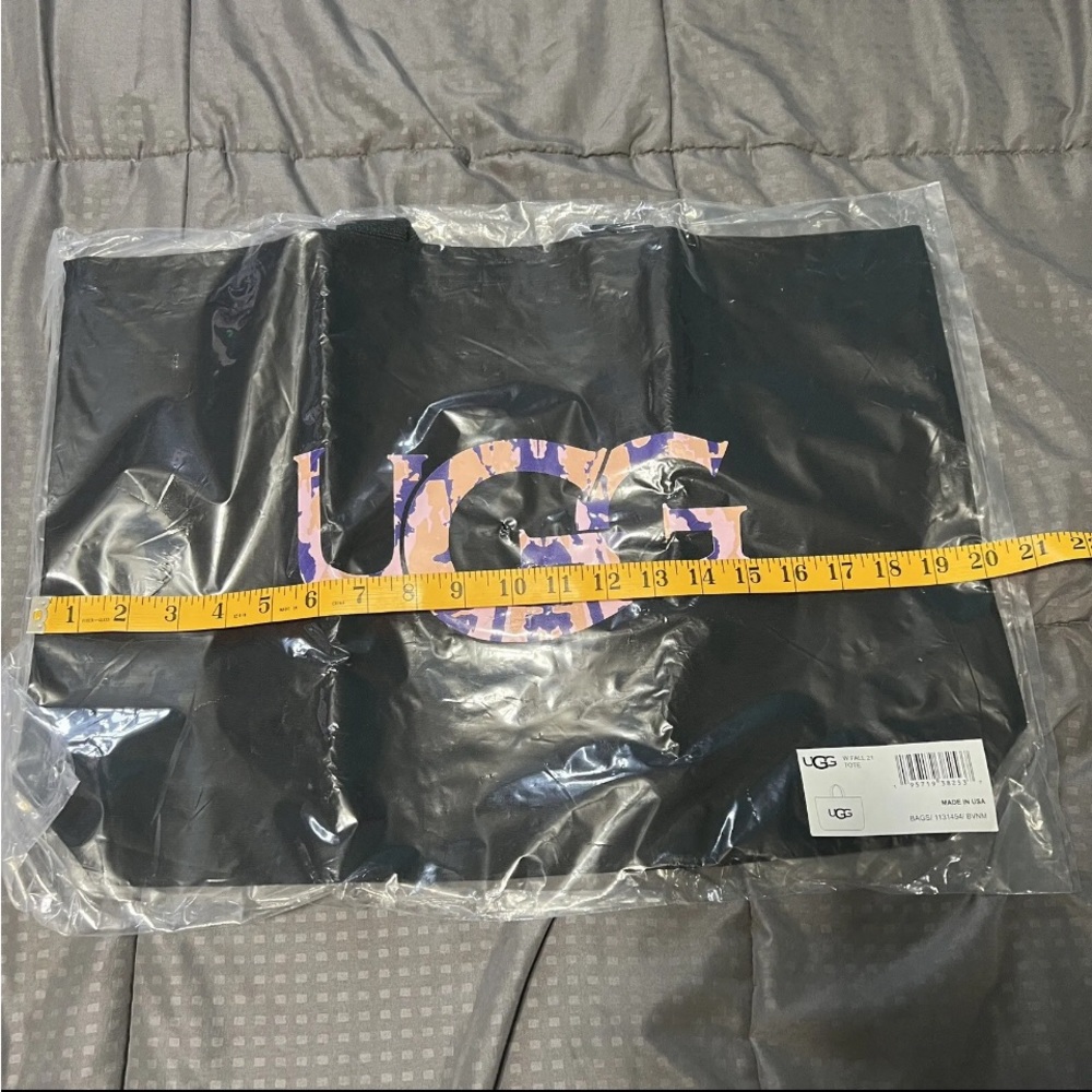 Ugg fall 2021 tote bag Black With Pink Purple camo logo New!